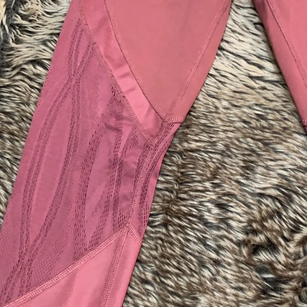 ALO Yoga Vitality Legging in Grenache Glossy Size XS